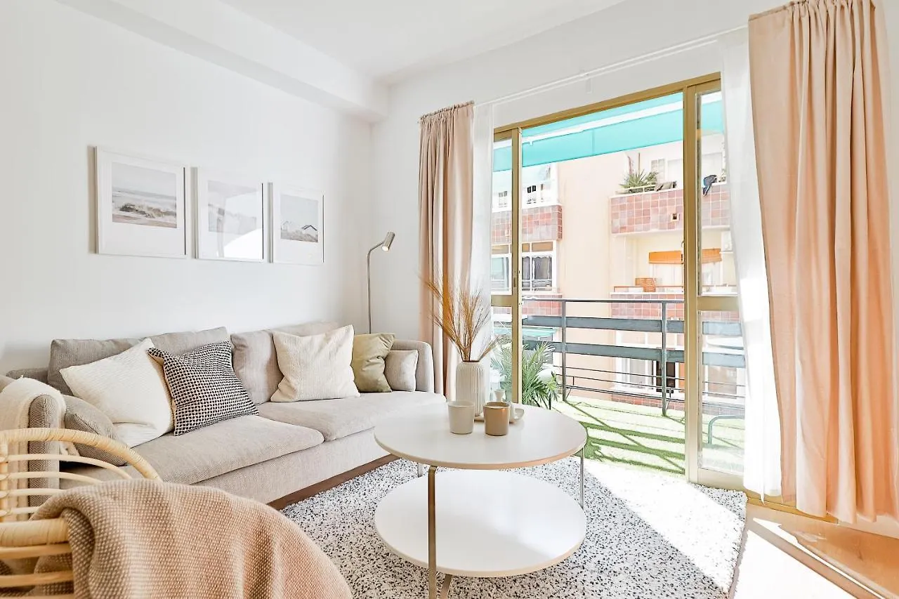 C24 Fantastic 4 Bedroom With Terrace 말라가 아파트